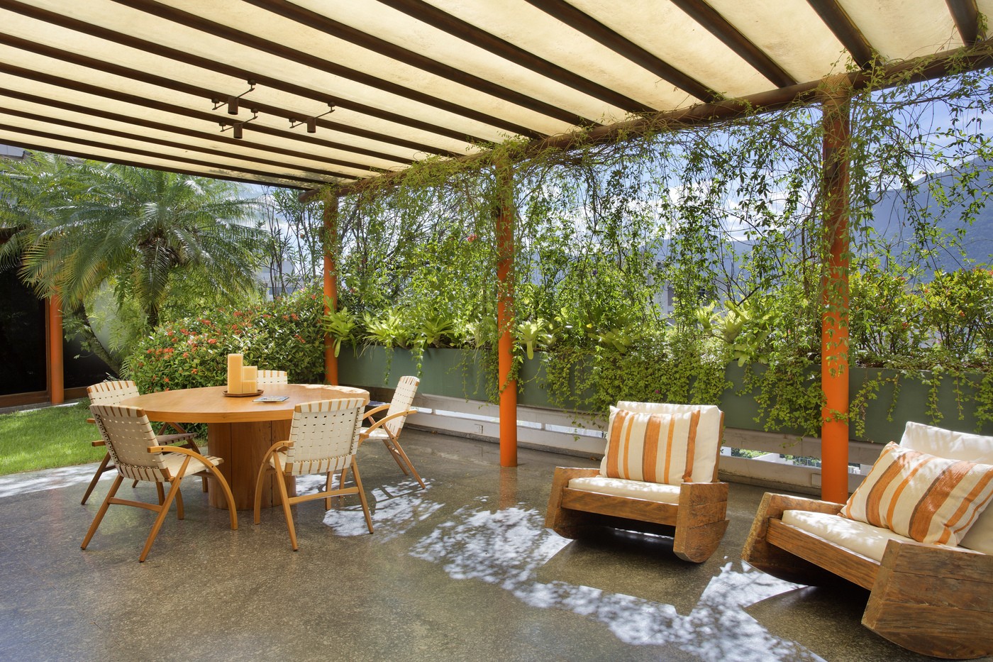 Décor do dia: terraço reúne jardim, piscina e área gourmet no mesmo espaço (Foto: Divulgação)