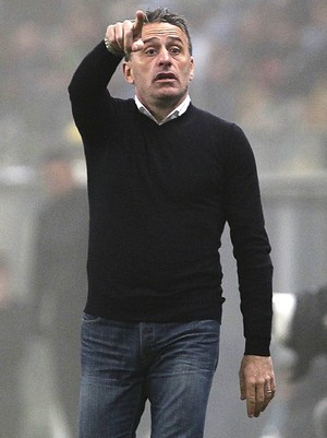 Com Bento pressionado, jogadores falam em respaldar treinador