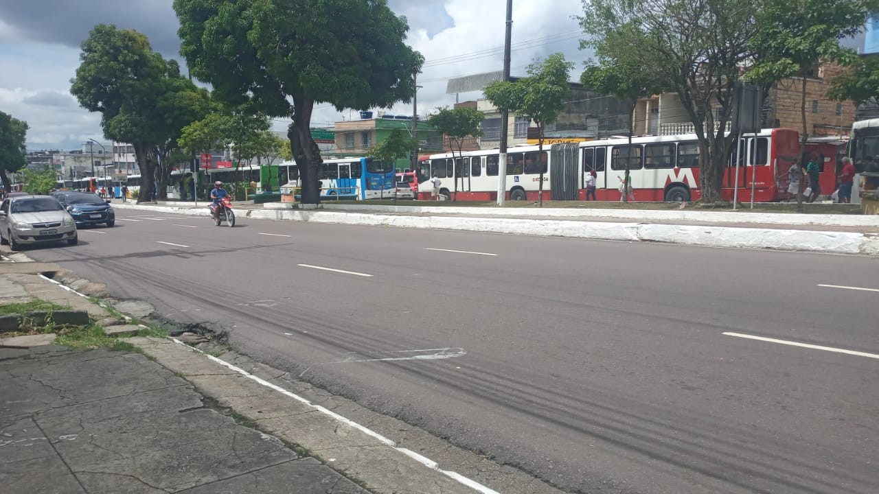 Rodoviários fazem paralisação de ônibus em Manaus 