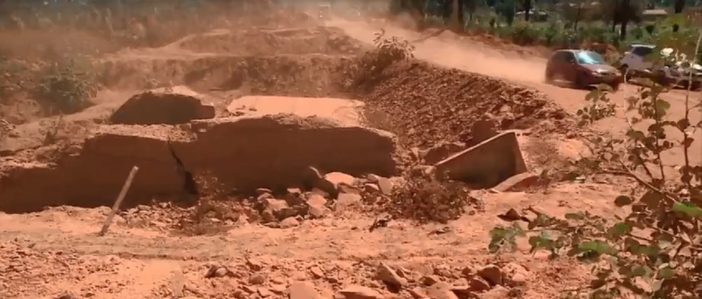 Ponte caiu em março deste ano em Nazária, no Norte do Piauí — Foto: Reprodução /TV Clube