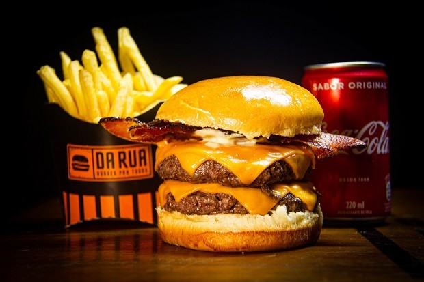 Combo da Burger da Rua: a cada dez hambúrgueres vendidos, um é doado (Foto: Divulgação)