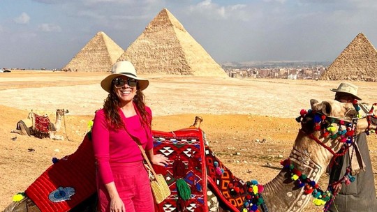 Regina Volpato visita pirâmides no Egito: "Encantada com cada detalhe"