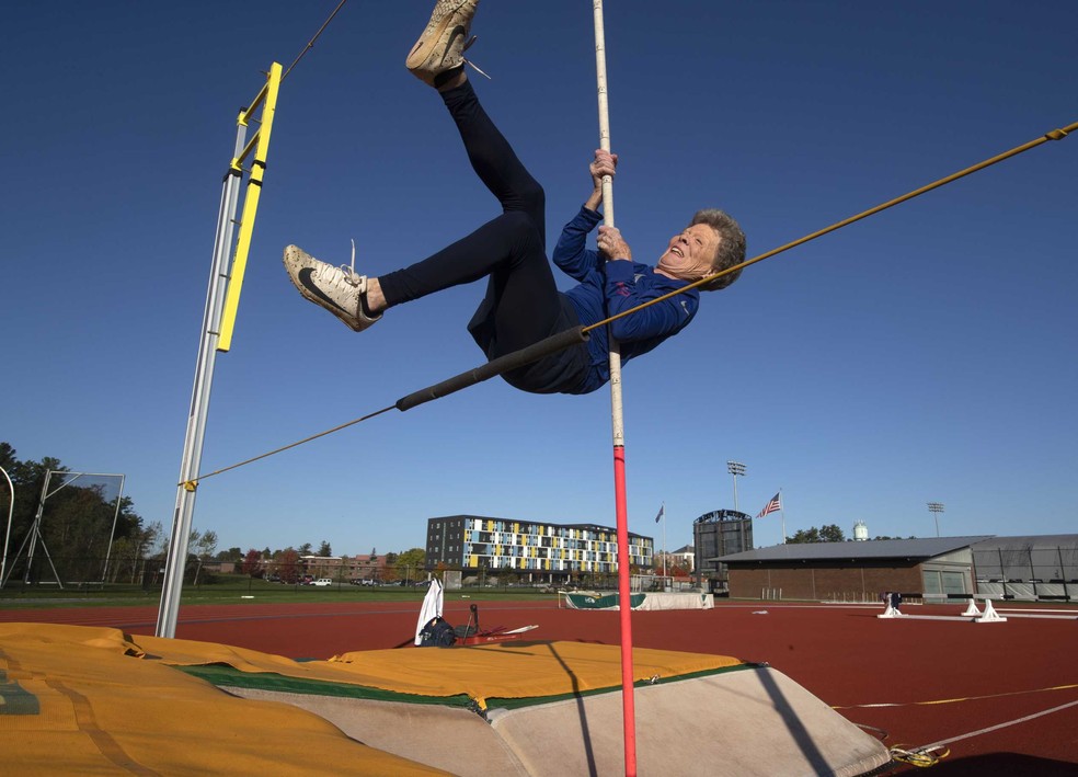 Flo Meiler finaliza um salto durante treinamento — Foto: Getty Images