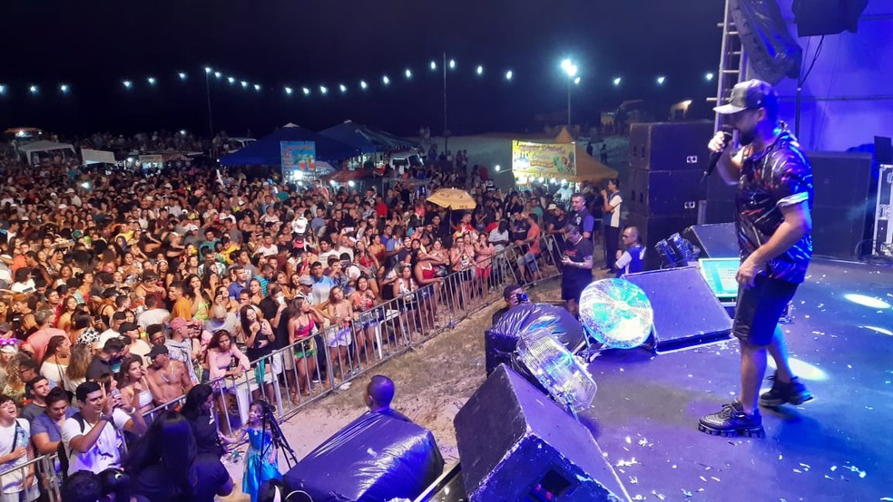 Rai Saia Rodada faz show no carnaval de Natal â€” Foto: SÃ©rgio Henrique Santos/Inter TV Cabugi