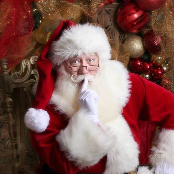 Eric J. Schmitt-Matzen se veste de Papai Noel  (Foto: Reprodução / Faceboook)
