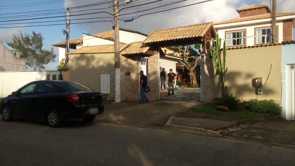 Policial Civil foi preso no bairro Ogiva, em Cabo Frio — Foto: Filipe Barbosa/Inter TV