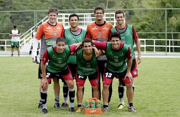 Bruno (esq) e Wellington Nem (centro) em treino do Figueirense: juntos em 2011 (Foto: Arquivo pessoal) Bruno (esq) e Wellington Nem (centro) em treino do Figueirense: juntos em 2011 (Foto: Arquivo pessoal)