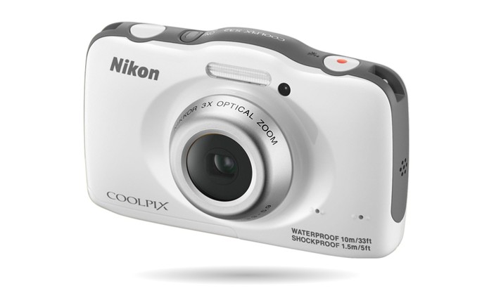 Modelo de câmera digital compacta da Nikon aguenta 10 metros de profundidade (Foto: Divulgação/Nikon)