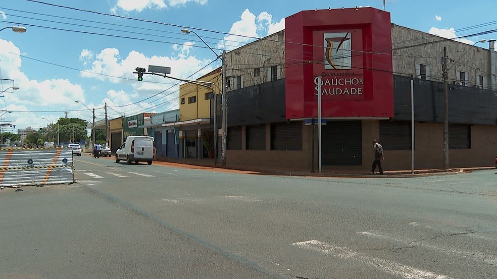 Após repercussão das imagens da agressão, Churrascaria Gaúcho da Saudade ficou fechada nesta sexta-feira (19) em Ribeirão Preto, SP — Foto: Aurélio Sal/EPTV