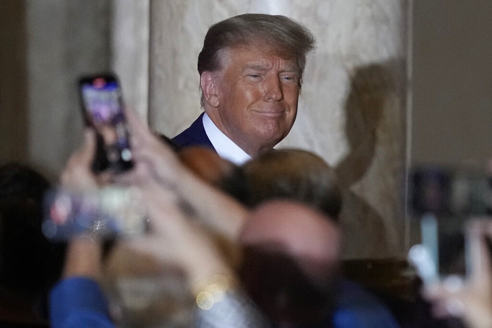 O ex-presidente dos EUA Donald Trump durante o anúncio de que concorrerá à candidatura republicana à Presidência do país em 2024. — Foto: Rebecca Blackwell/ AP