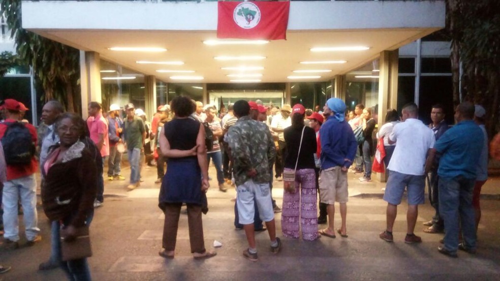 Manifestantes do MST em frente ao Ministério do Planejamento (Foto: Divulgação)