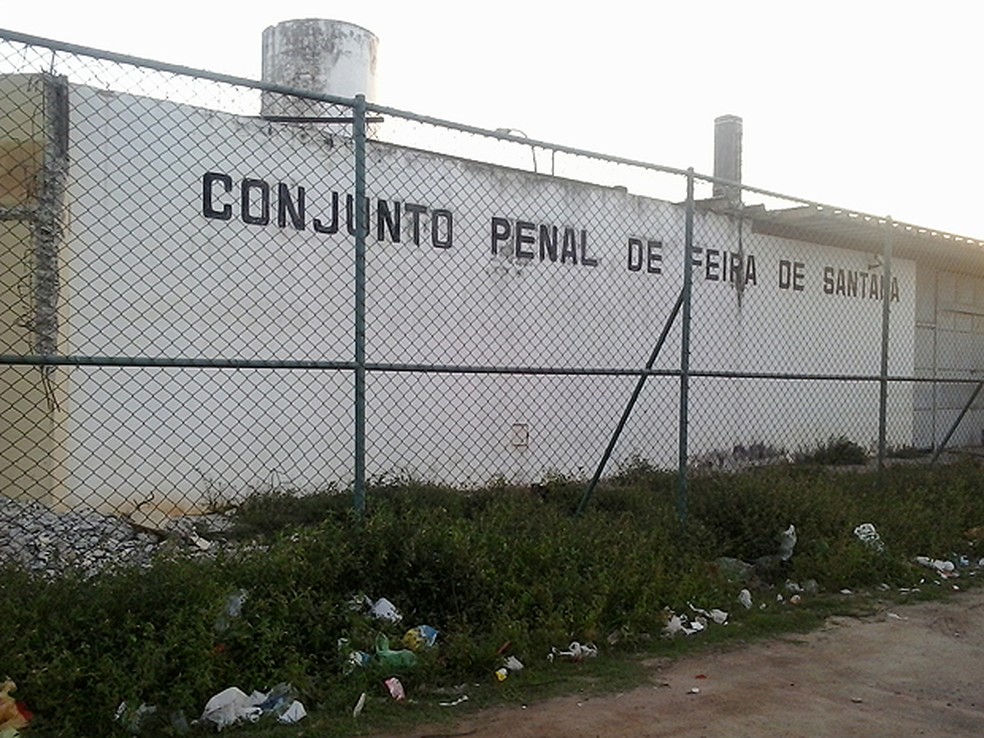 Conjunto Penal de Feira de Santana, na Bahia, teve fuga de seis preso — Foto: Almir Melo / TV Subaé