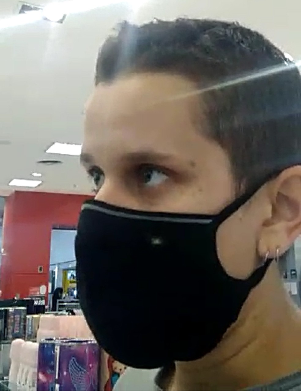 Mulher tem provador invadido em loja de BH. Funcionário teria alegado que ela era um homem. — Foto: Arquivo pessoal