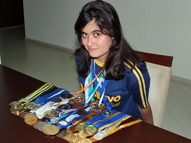 G1 > Vestibular e Educação - NOTÍCIAS - Campeã de xadrez escolar treina  para conseguir nova medalha de ouro