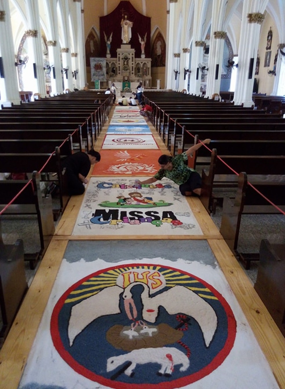 Tapete de 35 metros vai ocupar corredor da Paróquia Cristo Rei (Foto: Divulgação)