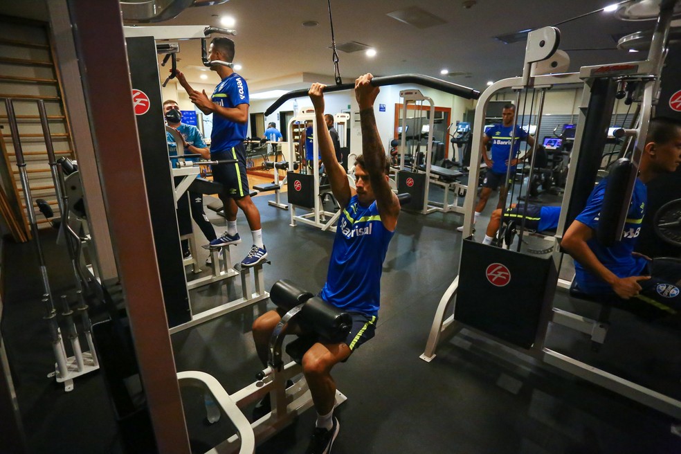 Ferreira em treino na academia do hotel onde o Grêmio está hospedado em Quito — Foto: Divulgação / Grêmio FBPA