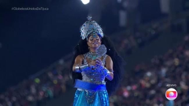 Juliana Alves encanta como Iemanjá na comissão de frente da Tijuca