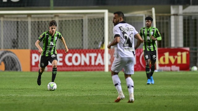 América-MG x Ponte Preta, pela Copa do Brasil; Alê com a bola