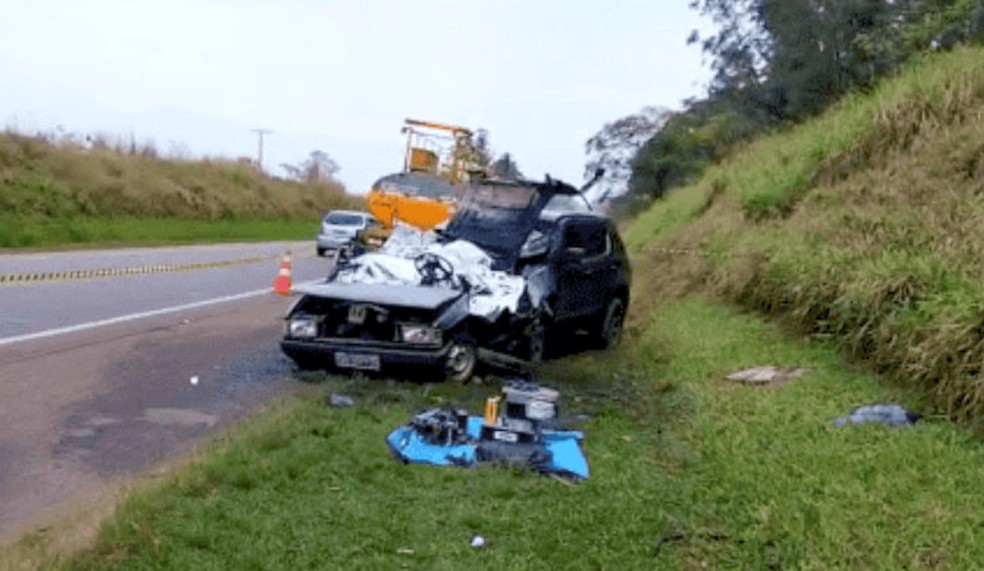 Acidente entre carros deixa mortos na SP-344 próximo a São João da Boa Vista — Foto: Carioca/Notícias Policiais