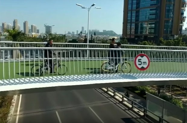 Maior ciclovia suspensa do mundo tem 7 km de extensão (Foto: Reprodução/Youtube)