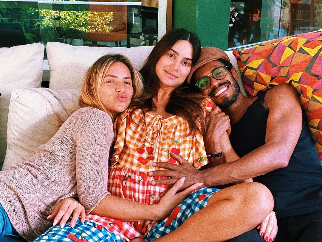 Thaila Ayala posa com Giovanna Ewbank e Ícaro Silva (Foto: Reprodução / Instagram)