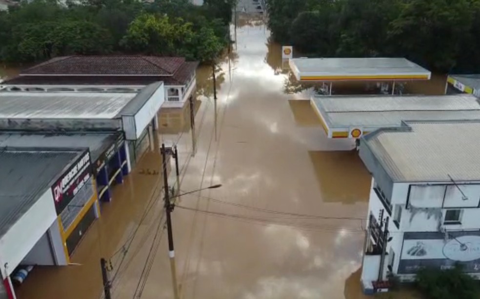 Imagem aérea mostra inundação em Capivari — Foto: Tonny Machado