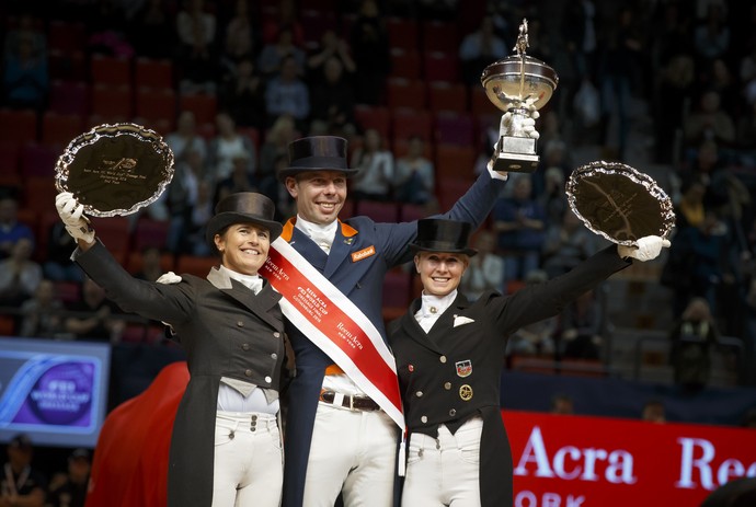 Copa do Mundo de hipismo, adestramento, pódio, Hans Peter Minderhoud, Tinne Silfvén, Jessica von Bredow-Werndl (Foto: Dirk Caremans / Divulgação FEI) Copa do Mundo de hipismo, adestramento, pódio, Hans Peter Minderhoud, Tinne Silfvén, Jessica von Bredow-Werndl (Foto: Dirk Caremans / Divulgação FEI)
