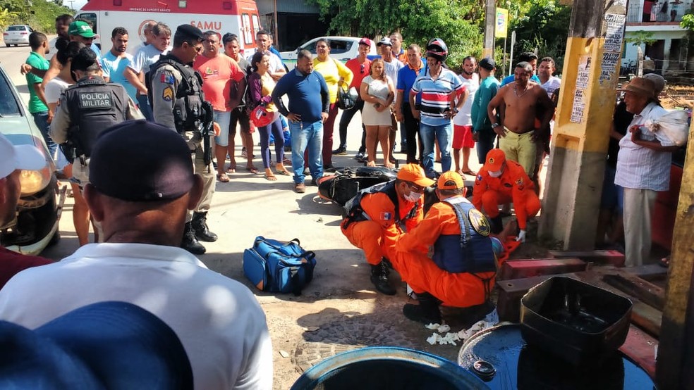 Colis&atilde;o entre carro e moto deixa homem ferido em Maragogi, AL &mdash; Foto: CBMAL/Divulga&ccedil;&atilde;o