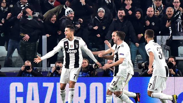 Jogadores da Juve comemoram classificação