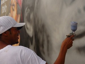 Gêmeos grafiteiros de Limeira fazem homenagem a Chorão e pintam muro (Foto: Danilo Fernandes/Acervo pessoal)