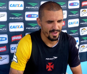 Douglas Silva zagueiro do Vasco (Foto: André Casado)