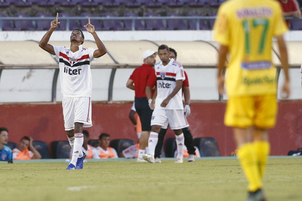 Gabriel Novaes comemora gol do São Paulo na Copinha — Foto: Thiago Calil/Agif/Estadão Conteúdo