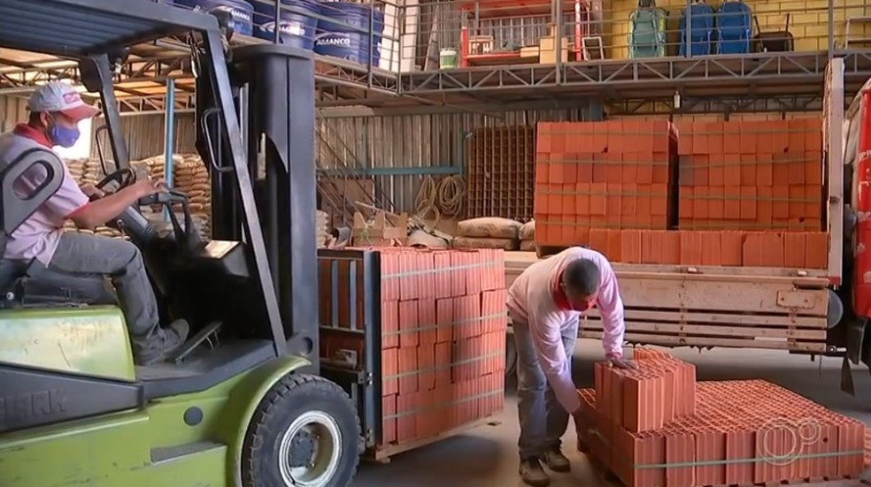 Produtos que chegavam em dez dias, estão demorando até 45  — Foto: Reprodução/TV TEM