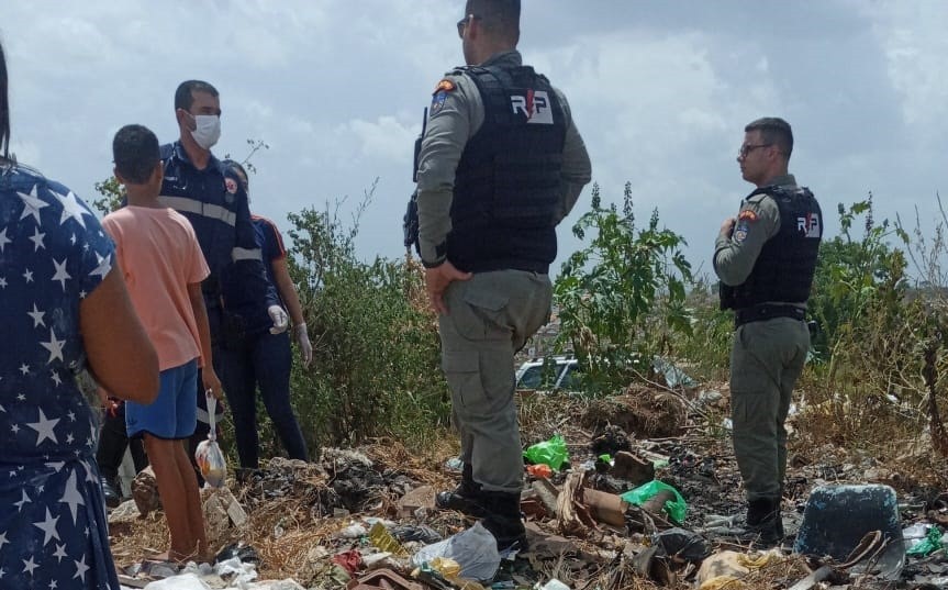 Corpo de bebê é encontrado em terreno no Vale da Perucaba em Arapiraca