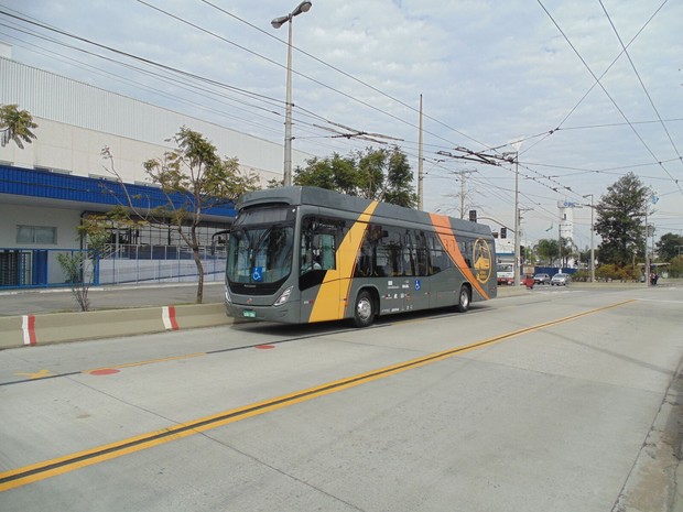 Ônibus 100% elétrico foi desenvolvido por pesquisadores da UFSC em Florianópolis (Foto: José Antônio do Nascimento/ Divulgação)