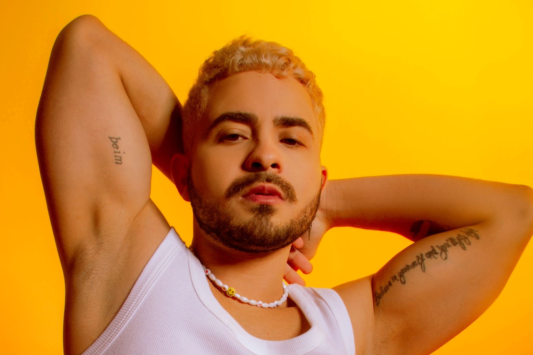 Davi Bandeira, voz do Ceará, sintetiza influências nordestinas na batida pop do álbum 'Intenso' 