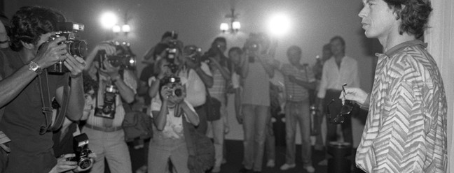 Entrevista coletiva de Mick Jagger no Hotel Copacabana Palace. Na foto, Mick Jagger posa para as câmeras. — Foto: Athayde dos Santos / Agência O Globo