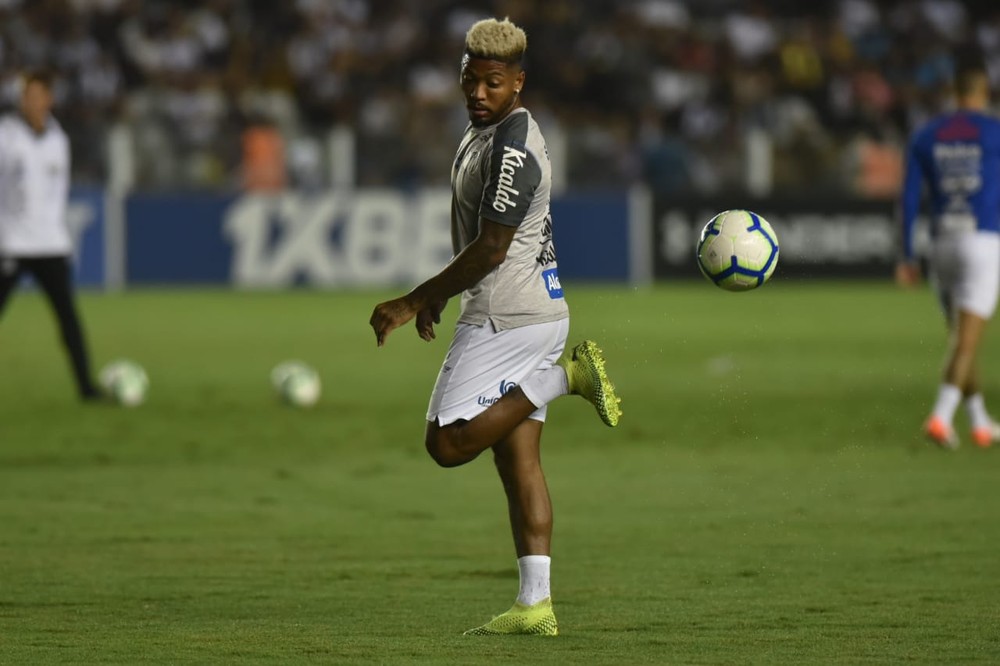 No mercado? Veja a situação de Marinho, atacante do Santos que está na mira do Timão
