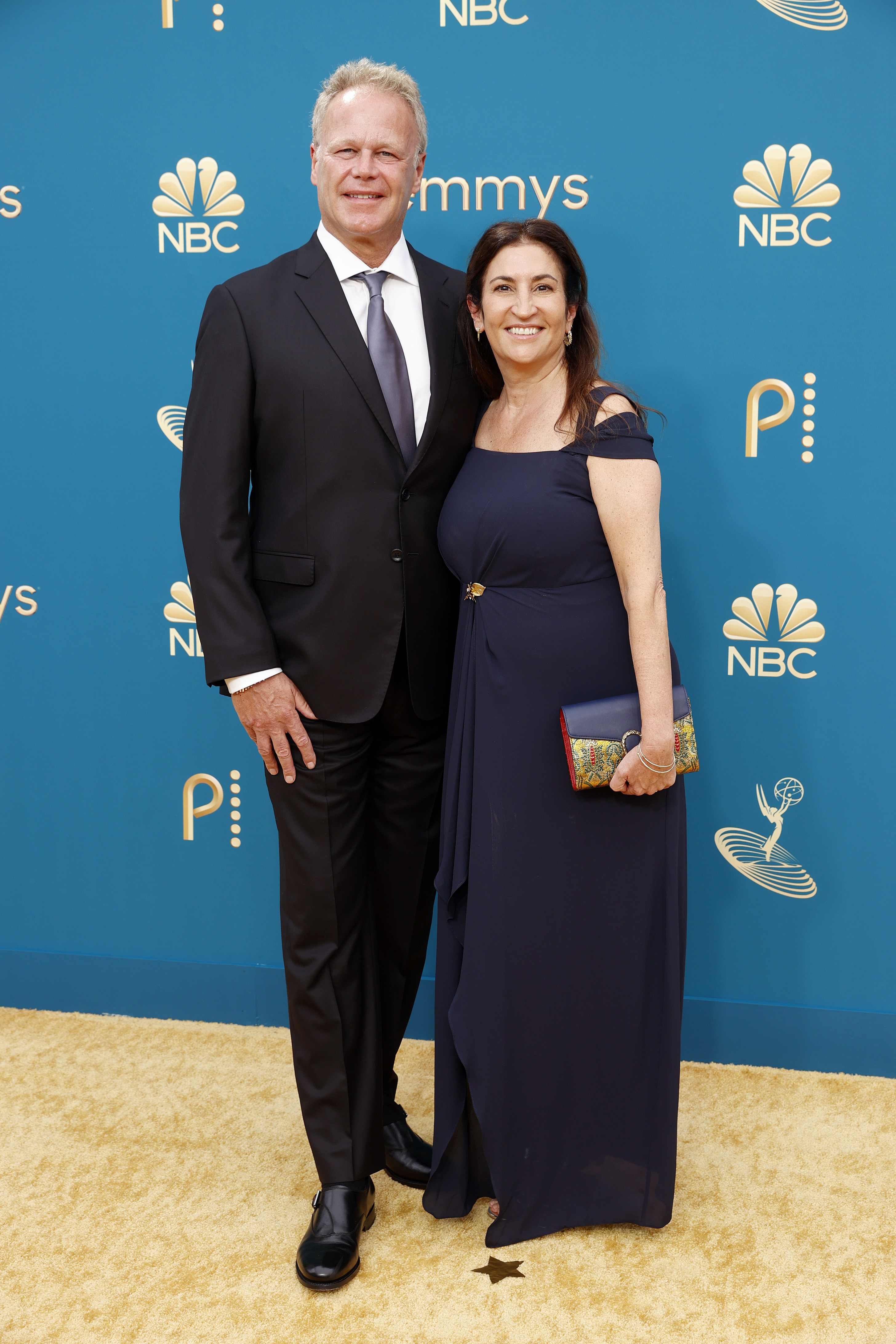 LOS ANGELES, CALIFORNIA - SEPTEMBER 12: 74th ANNUAL PRIMETIME EMMY AWARDS -- Pictured: (l-r) Nick Lundy and Kathy Ciric arrive to the 74th Annual Primetime Emmy Awards held at the Microsoft Theater on September 12, 2022. -- (Photo by Trae Patton/NBC via G (Foto: NBC via Getty Images)