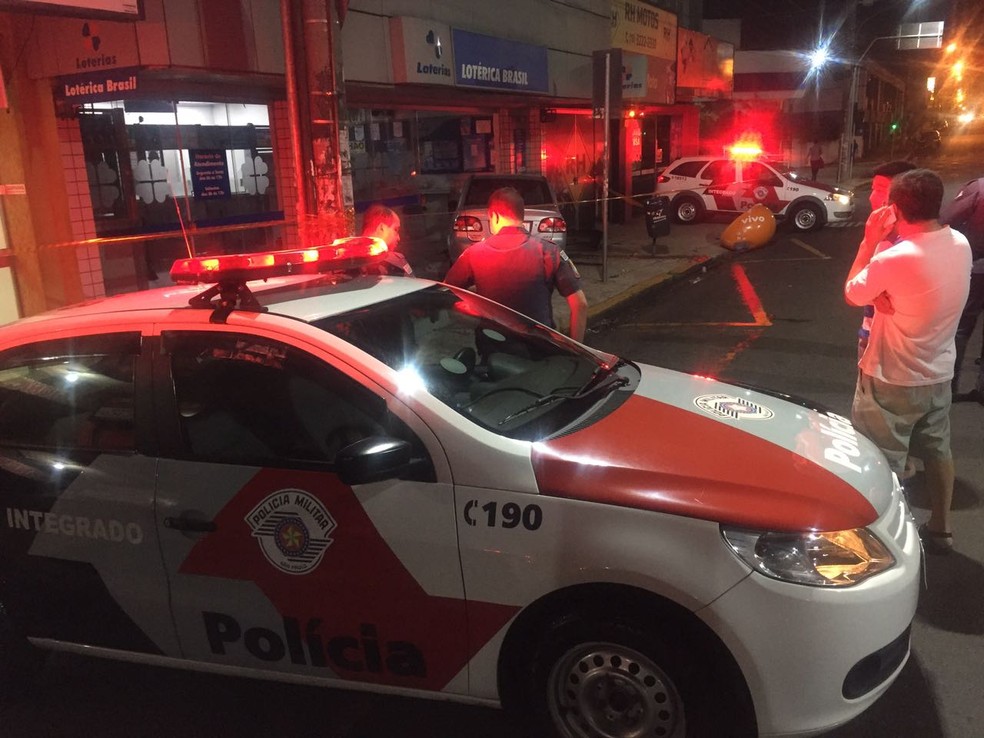 Acidente ocorreu na Avenida Brasil, em Presidente Prudente (Foto: Murilo Zara/TV Fronteira)