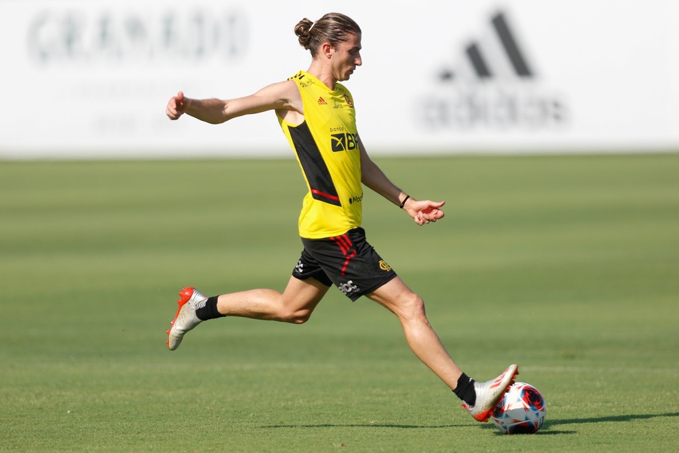 Filipe Lu&iacute;s voltou a treinar com o grupo do Flamengo &mdash; Foto: Gilvan de Souza/Flamengo