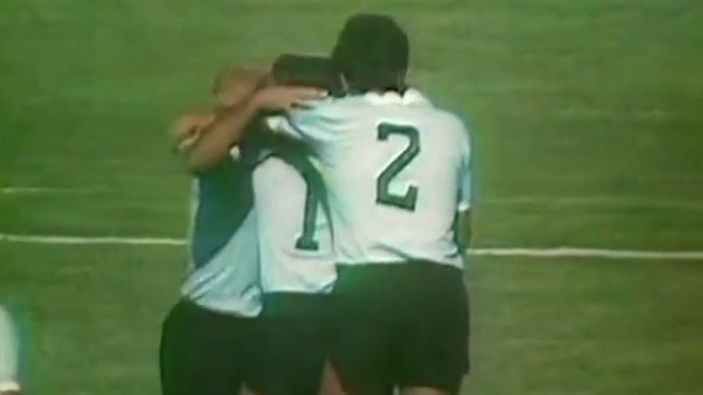 Jogadores do Uruguai comemoram o gol contra o Brasil na Copa de 70