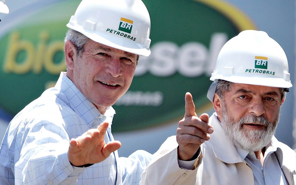 MarÃ§o/2007 - O presidentes Lula e George W. Bush anunciam alianÃ§a para promover a produÃ§Ã£o e o uso do etanol em uma planta da Petrobras em SÃ£o Paulo, durante visita do presidente dos EUA ao Brasil â?? Foto: Ricardo Stuckert/Notimex/AFP/Pool/Arquivo