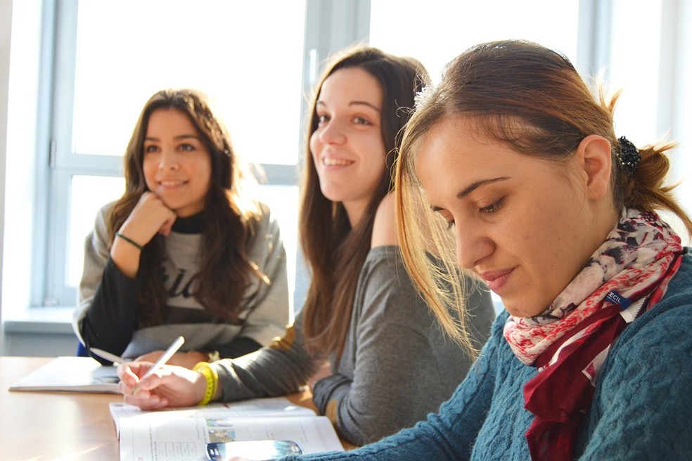 Truque para perder sotaque carregado e imitar falantes nativos pode estar no re-treinamento do cérebro para ouvir novas frequências — Foto: Pixabay