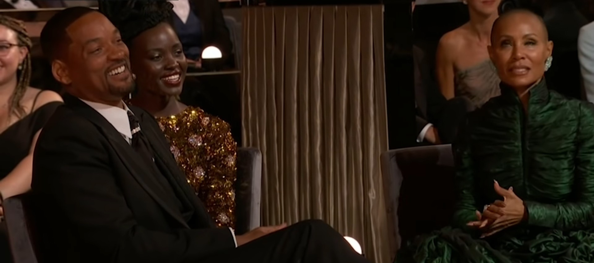 A reação inicial de Will Smith e Jada Pinkett Smith à piada de Chris Rock no Oscar 2022 (Foto: Reprodução)