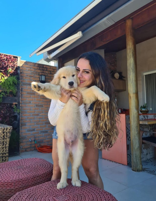 Viviane Araujo posa com seu cachorro (Foto: Reprodução/Instagram)