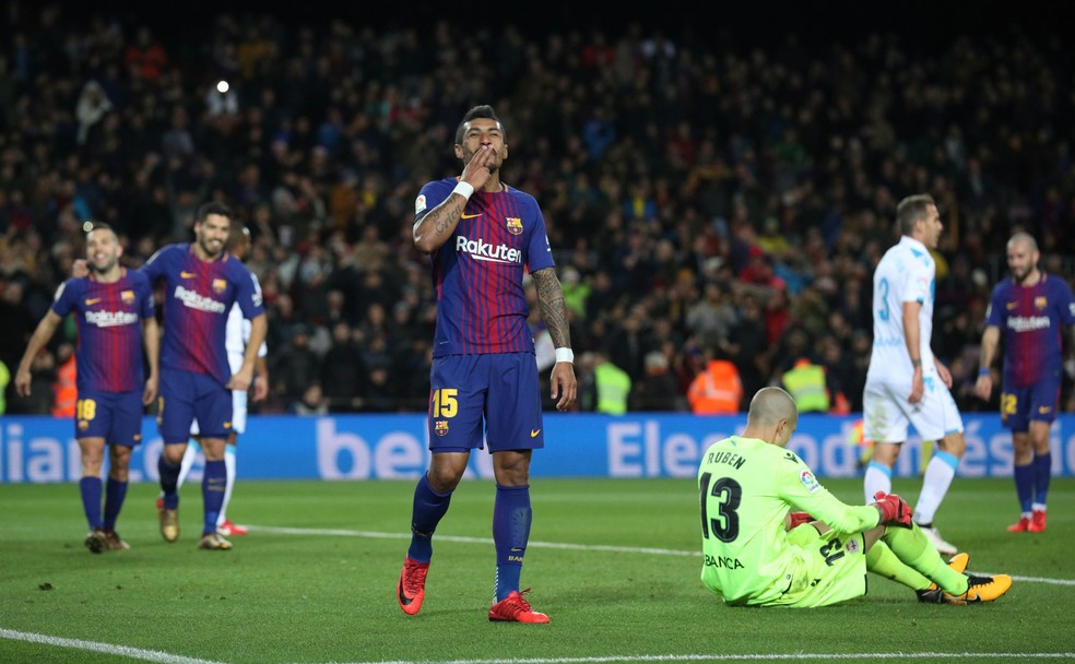 Paulinho marcou duas vezes na vitória do Barcelona (Foto: Reuters)