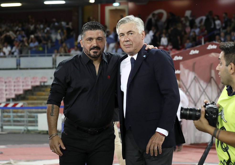 Gattuso e Ancelotti, em um Milan x Napoli de 2018, quando o ex-volante treinava o time de Milão, e o atual Real Madrid estava na equipe de Nápoles — Foto: Francesco Pecoraro/Getty Images