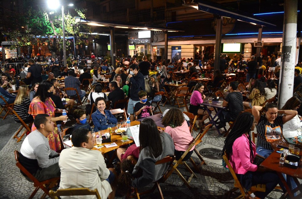 Rua Antonio Agú, mais conhecida como calçadão de Osasco, na Grande São Paulo, em imagem do dia 12 de agosto, após fim das restrições no estado.) — Foto: Aloisio Mauricio/Fotoarena/Estadão Conteúdo