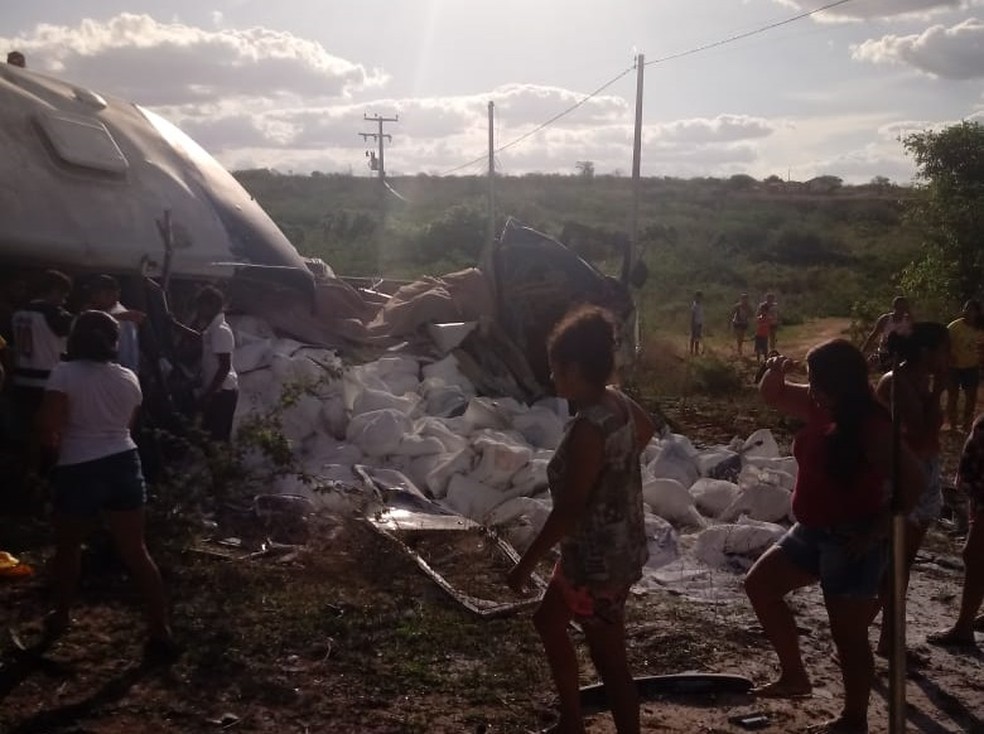 Acidente entre caminhão e ônibus deixa mortos e feridos em Campos Sales, no Ceará — Foto: Arquivo pessoal
